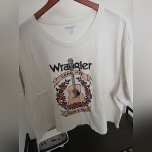 Wrangler Crop Graphic Tee in Cream